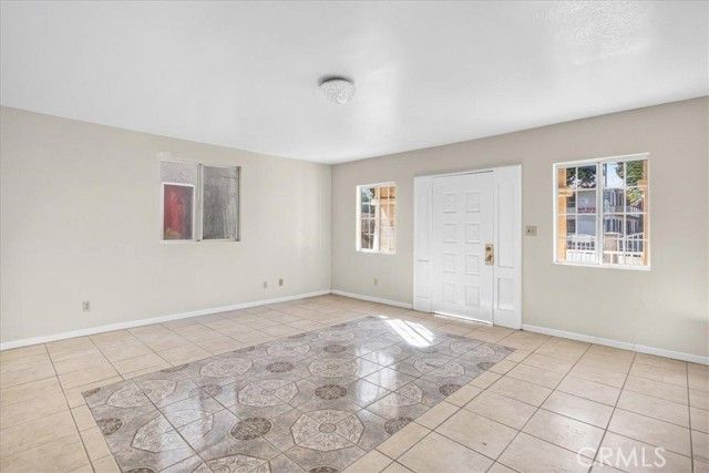 2039 W Florence, Los Angeles, CA 90047