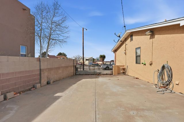 2600 Eastridge Drive NE, Albuquerque, NM 87112