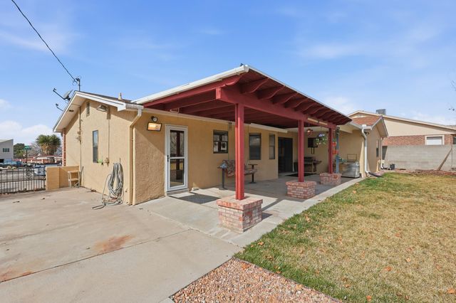 2600 Eastridge Drive NE, Albuquerque, NM 87112