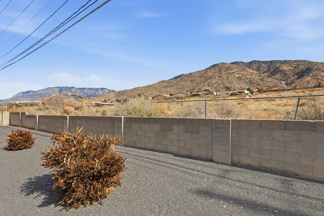 2600 Eastridge Drive NE, Albuquerque, NM 87112