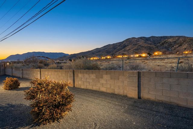 2600 Eastridge Drive NE, Albuquerque, NM 87112