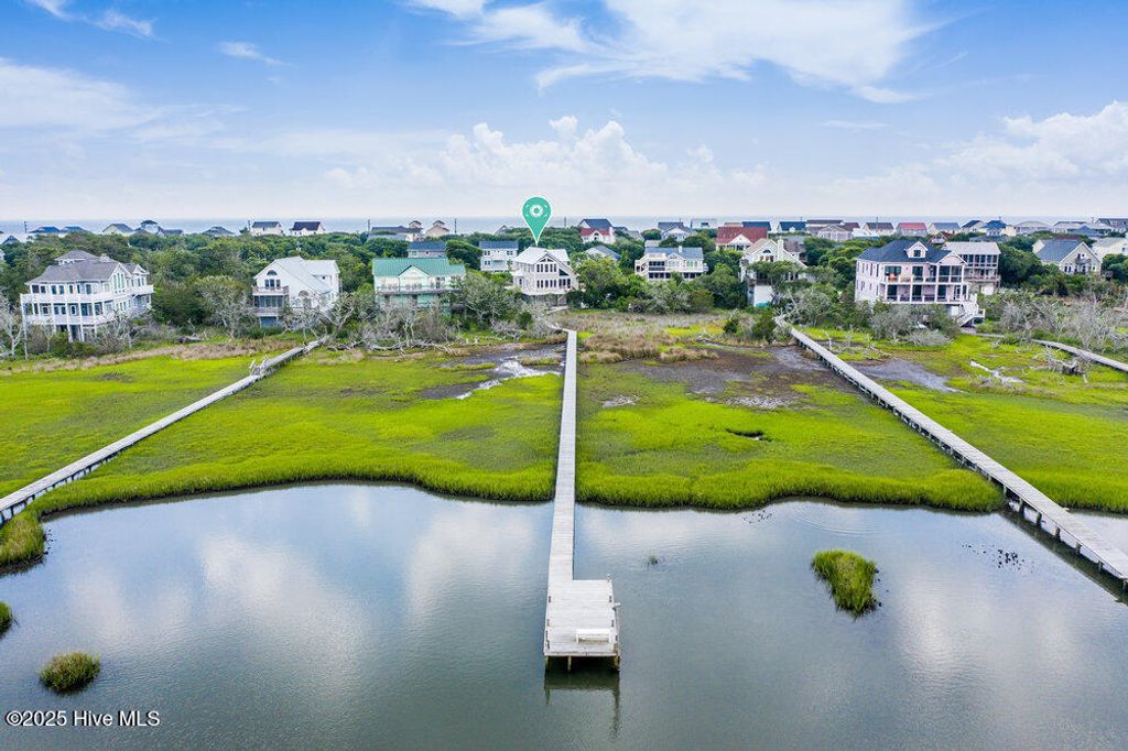 Image 10 of property listing at 50 S Oak Drive, Surf City, NC 28445