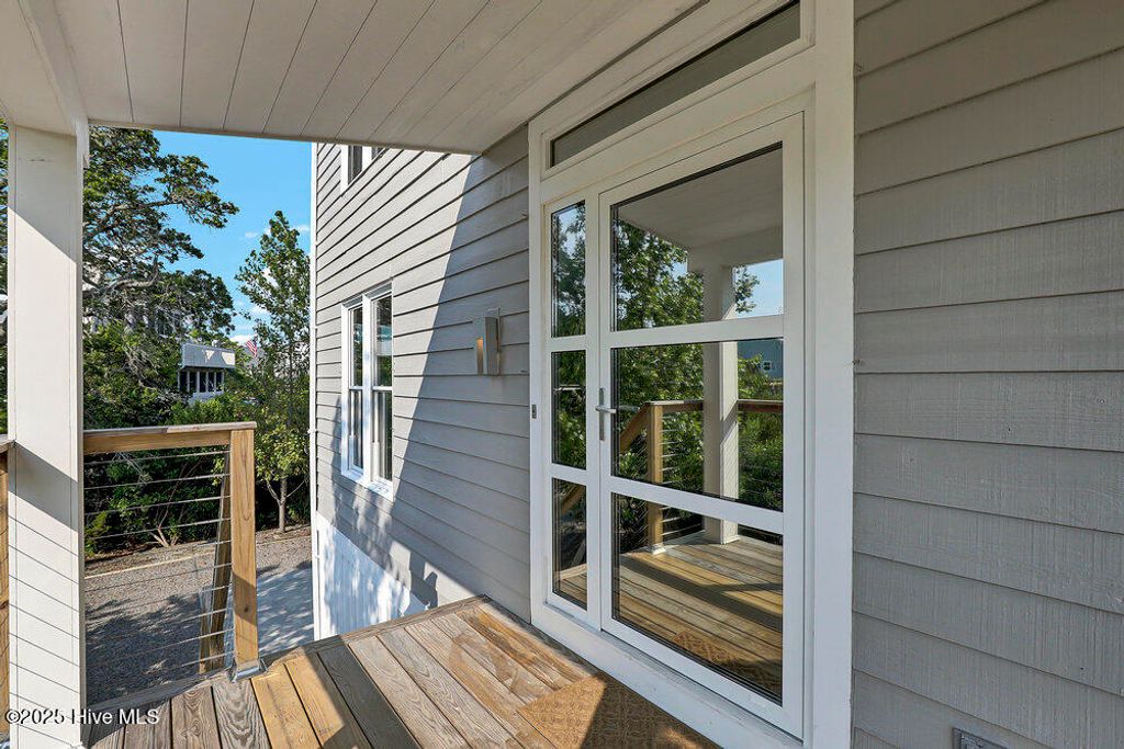 Image 13 of property listing at 50 S Oak Drive, Surf City, NC 28445