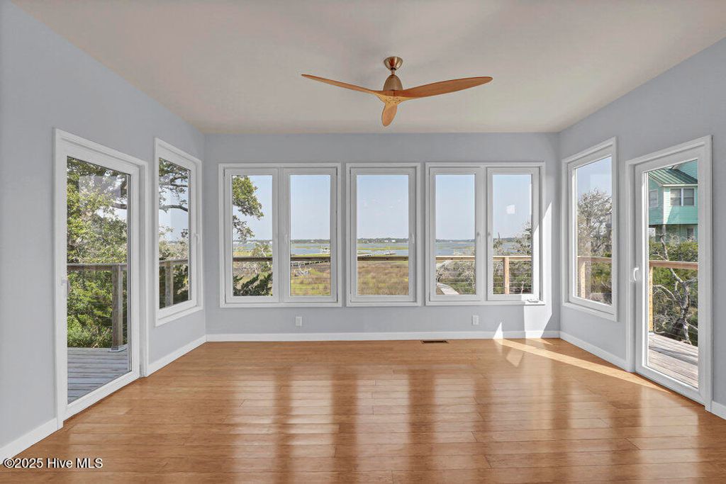 Image 15 of property listing at 50 S Oak Drive, Surf City, NC 28445