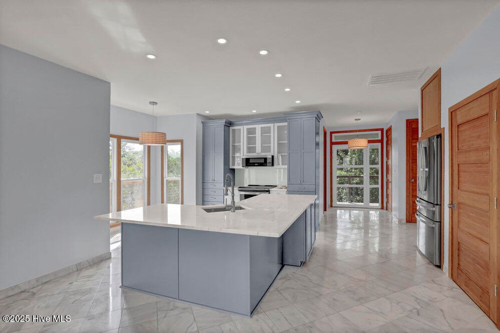 Image 18 of property listing at 50 S Oak Drive, Surf City, NC 28445