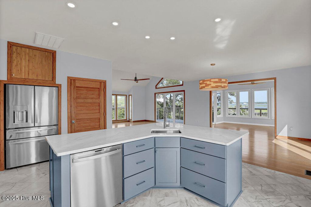 Image 20 of property listing at 50 S Oak Drive, Surf City, NC 28445