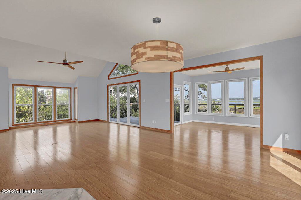 Image 25 of property listing at 50 S Oak Drive, Surf City, NC 28445