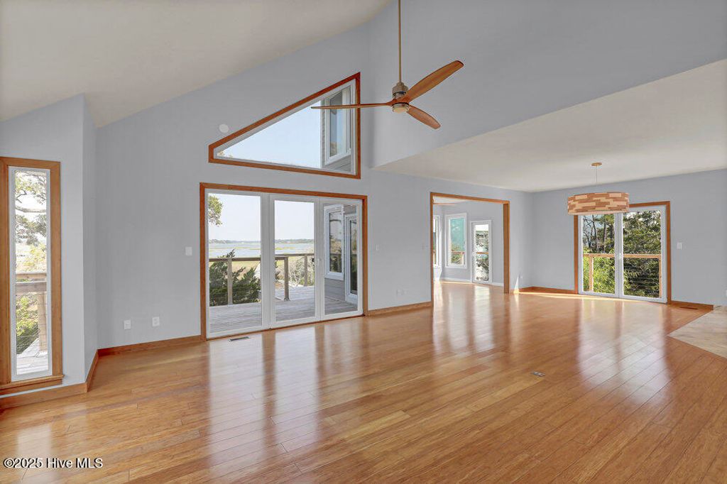 Image 26 of property listing at 50 S Oak Drive, Surf City, NC 28445