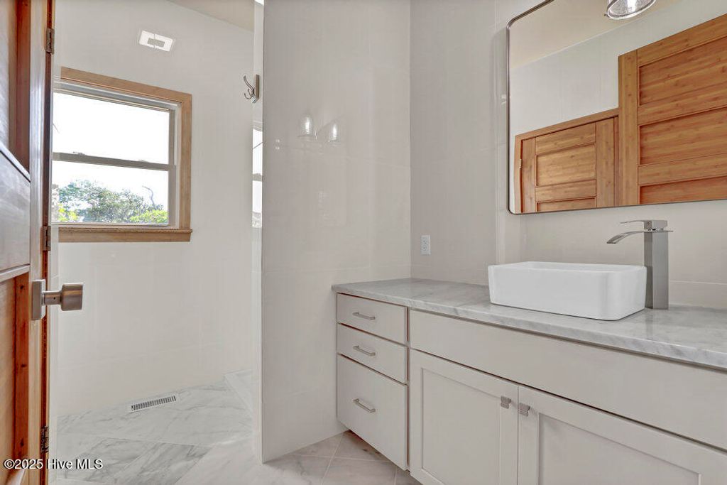 Image 30 of property listing at 50 S Oak Drive, Surf City, NC 28445