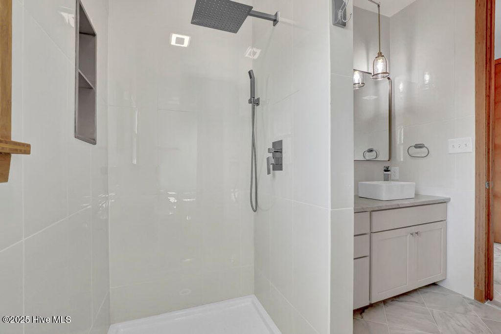 Image 31 of property listing at 50 S Oak Drive, Surf City, NC 28445