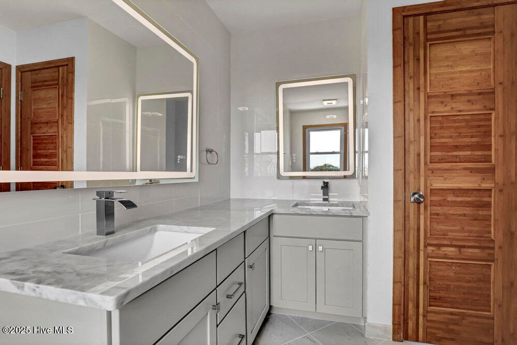 Image 39 of property listing at 50 S Oak Drive, Surf City, NC 28445