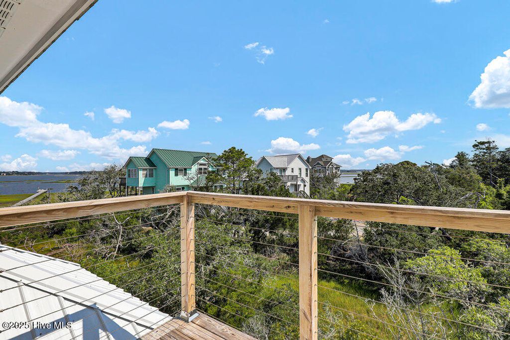 Image 43 of property listing at 50 S Oak Drive, Surf City, NC 28445