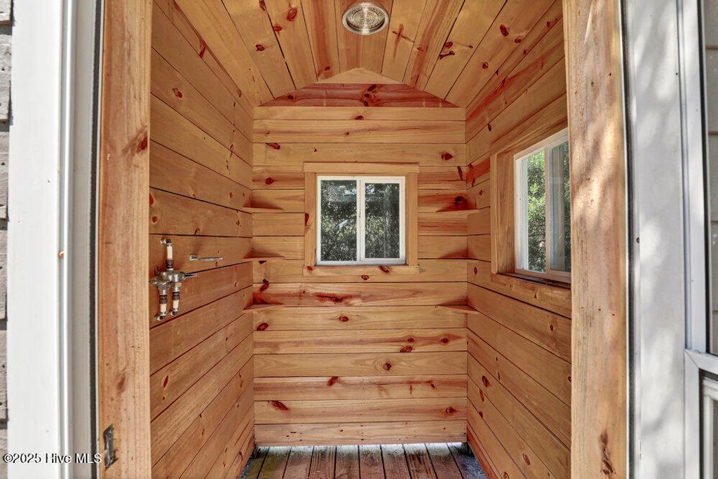 Image 52 of property listing at 50 S Oak Drive, Surf City, NC 28445