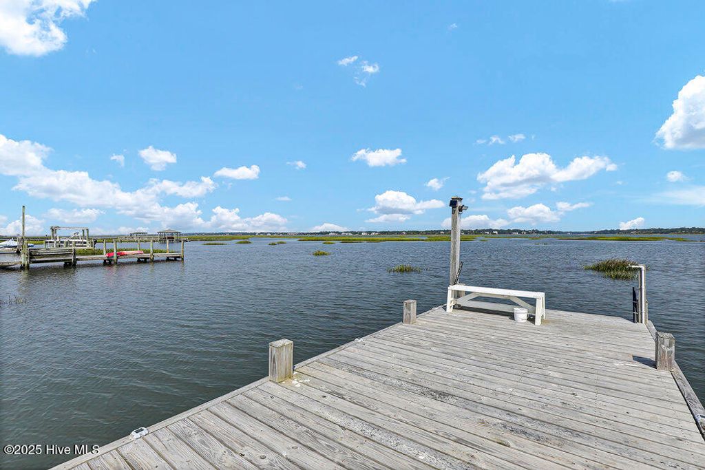 Image 7 of property listing at 50 S Oak Drive, Surf City, NC 28445