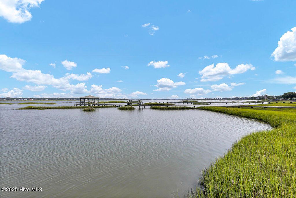 Image 9 of property listing at 50 S Oak Drive, Surf City, NC 28445