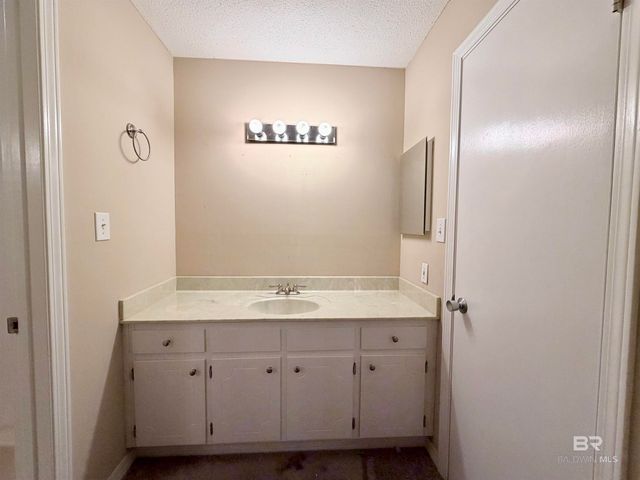 110 5th Street 203C, Daphne, AL 36526