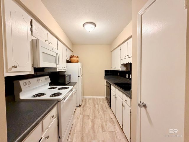 110 5th Street 203C, Daphne, AL 36526