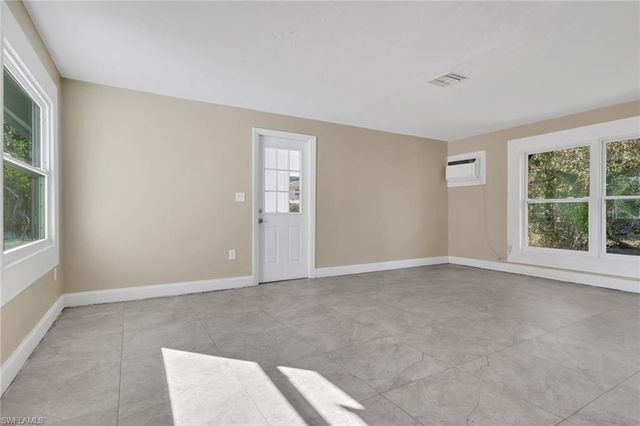 2933 Jackson ST, Fort Myers, FL 33901