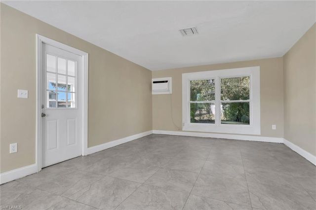 2933 Jackson ST, Fort Myers, FL 33901