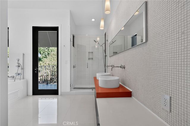 3087 Passmore Drive, Los Angeles, CA 90068