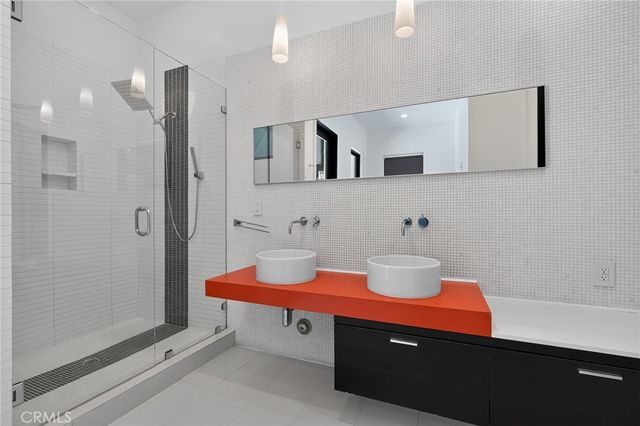 3087 Passmore Drive, Los Angeles, CA 90068