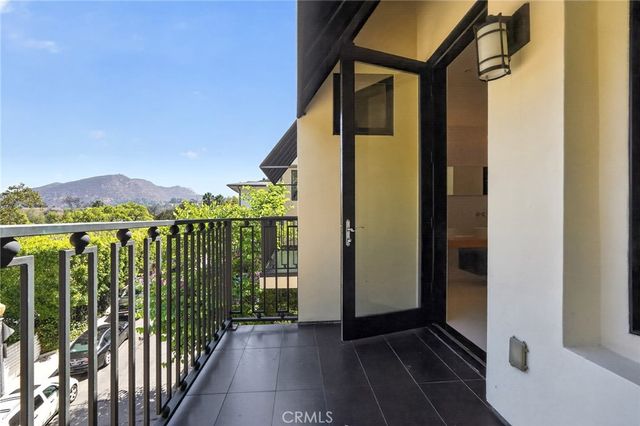 3087 Passmore Drive, Los Angeles, CA 90068