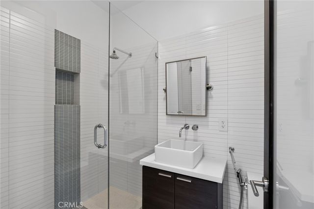 3087 Passmore Drive, Los Angeles, CA 90068