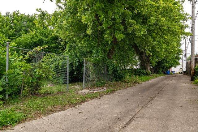 7826 S Marquette Avenue, Chicago, IL 60649