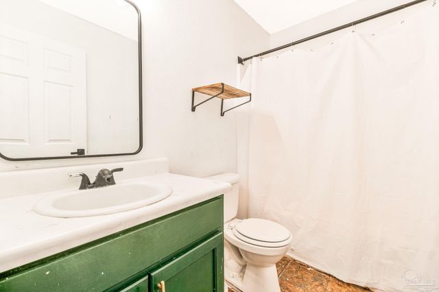 6825 Fort Deposit Dr, Pensacola, FL 32526