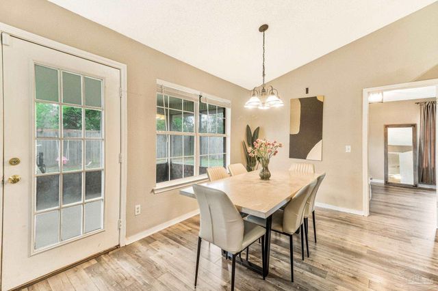 6825 Fort Deposit Dr, Pensacola, FL 32526