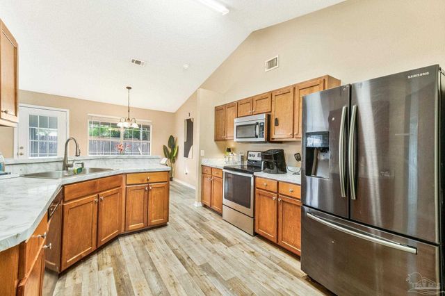 6825 Fort Deposit Dr, Pensacola, FL 32526