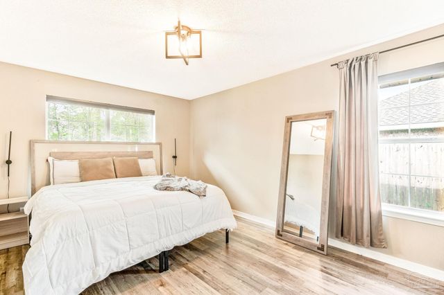 6825 Fort Deposit Dr, Pensacola, FL 32526