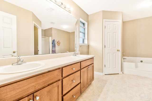 6825 Fort Deposit Dr, Pensacola, FL 32526