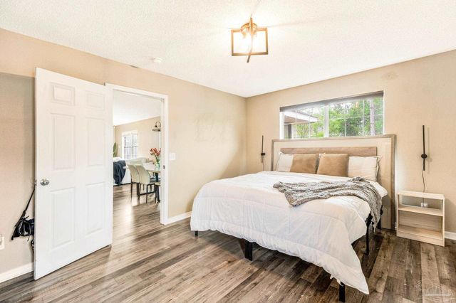 6825 Fort Deposit Dr, Pensacola, FL 32526