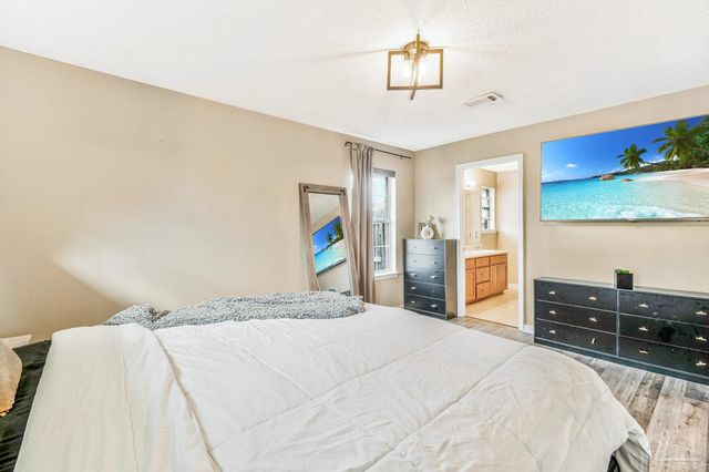 6825 Fort Deposit Dr, Pensacola, FL 32526