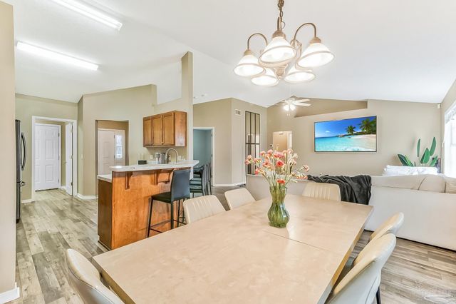 6825 Fort Deposit Dr, Pensacola, FL 32526