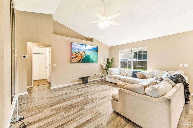 6825 Fort Deposit Dr, Pensacola, FL 32526