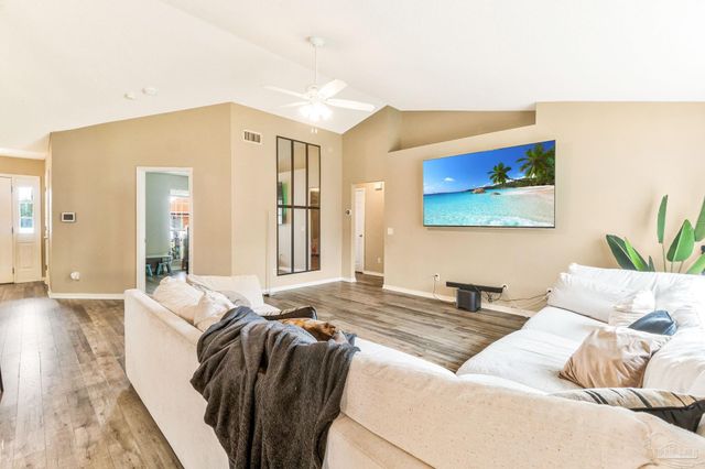 6825 Fort Deposit Dr, Pensacola, FL 32526