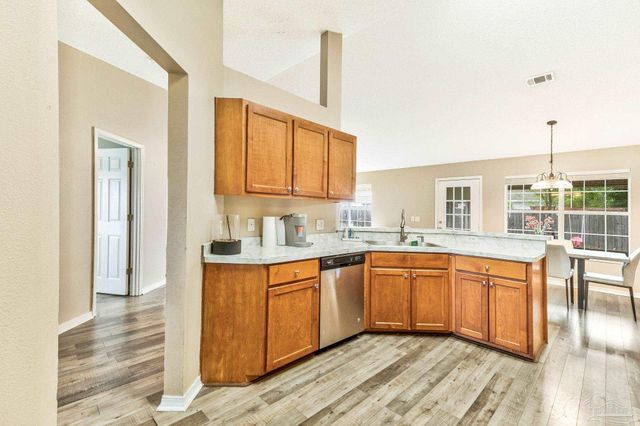 6825 Fort Deposit Dr, Pensacola, FL 32526