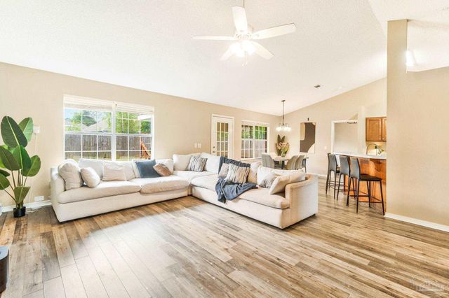 6825 Fort Deposit Dr, Pensacola, FL 32526