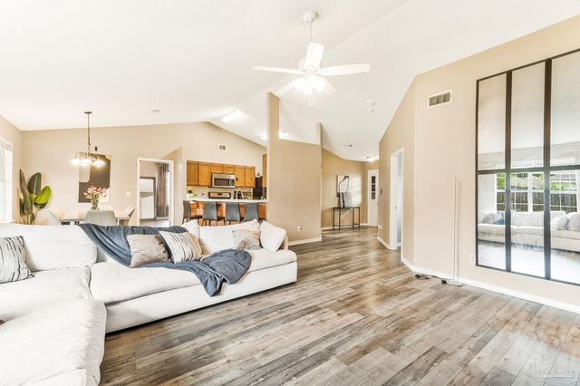 6825 Fort Deposit Dr, Pensacola, FL 32526