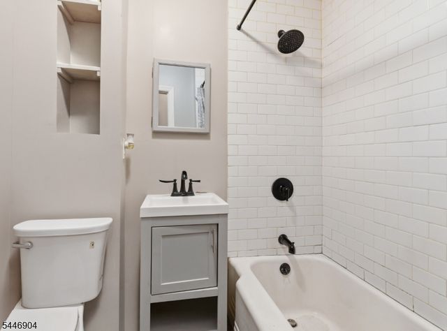 530 Norwood St, East Orange City, NJ 07018
