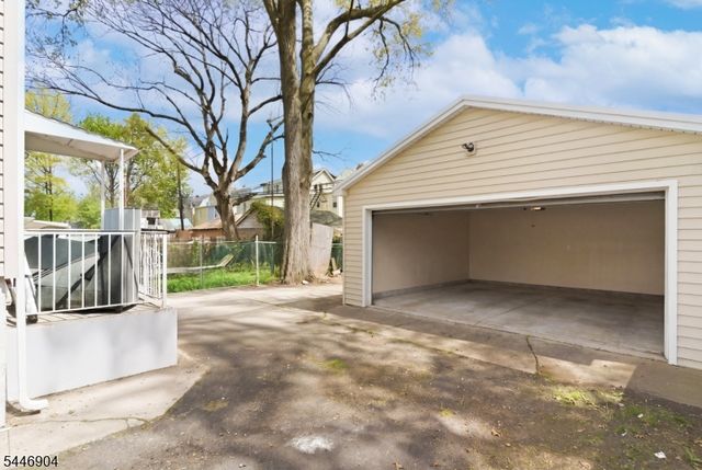 530 Norwood St, East Orange City, NJ 07018