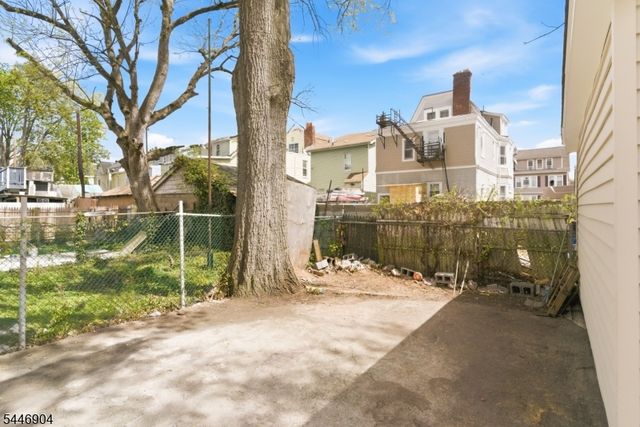 530 Norwood St, East Orange City, NJ 07018