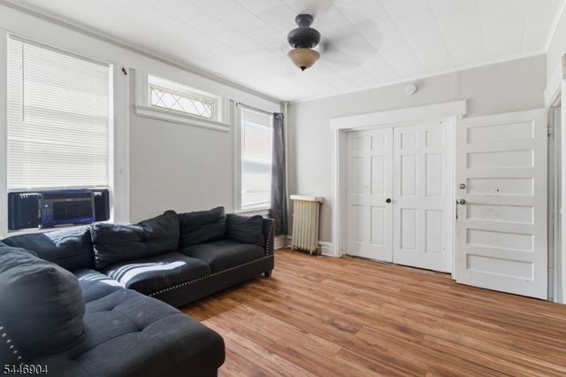 530 Norwood St, East Orange City, NJ 07018