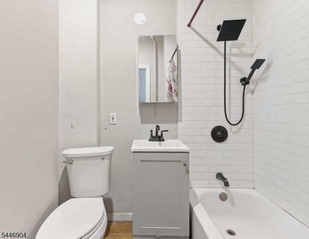 530 Norwood St, East Orange City, NJ 07018