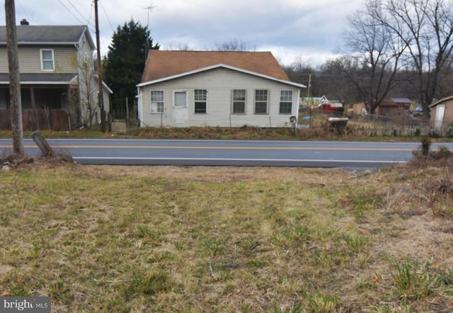 3094 WILLIAMSPORT PIKE, Falling Waters, WV 25419