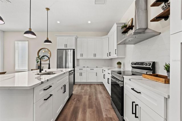 121 E WARREN AVENUE 3, Tampa, FL 33602