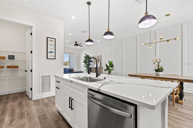 121 E WARREN AVENUE 3, Tampa, FL 33602