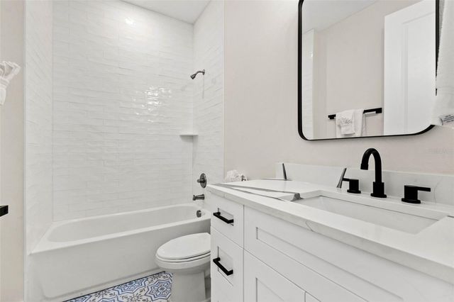 121 E WARREN AVENUE 3, Tampa, FL 33602